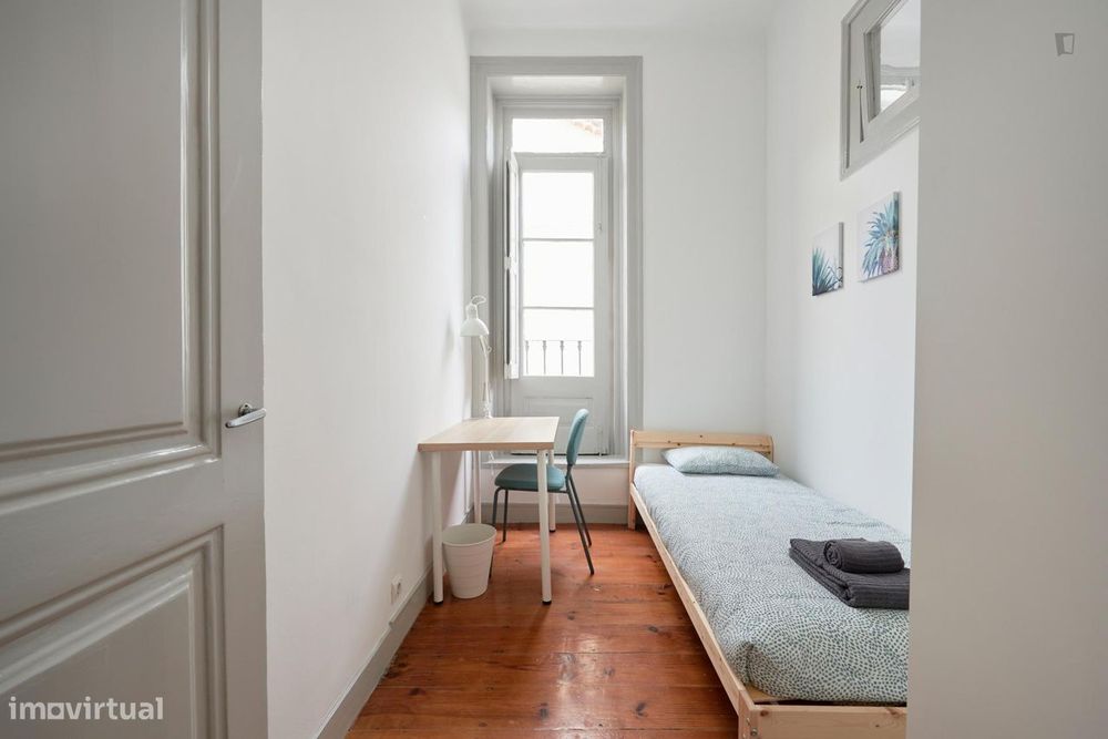 723118 - Quarto com cama de solteiro em...