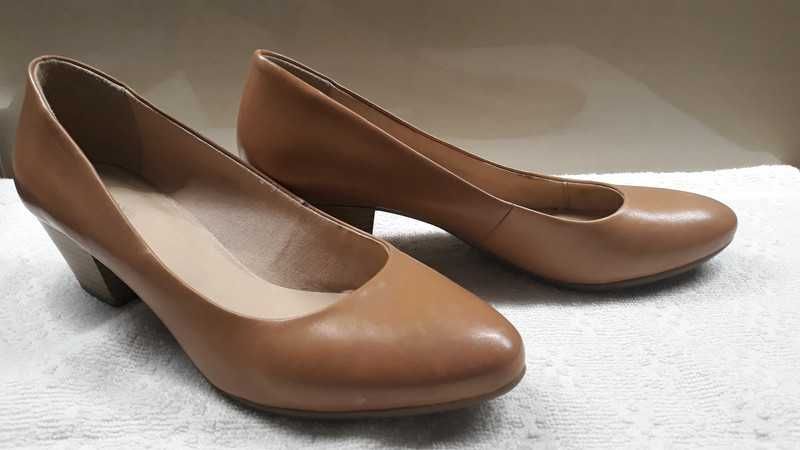 Nowe buty 38 półbuty wiosenne na obcasie skórzane jasne brązowe