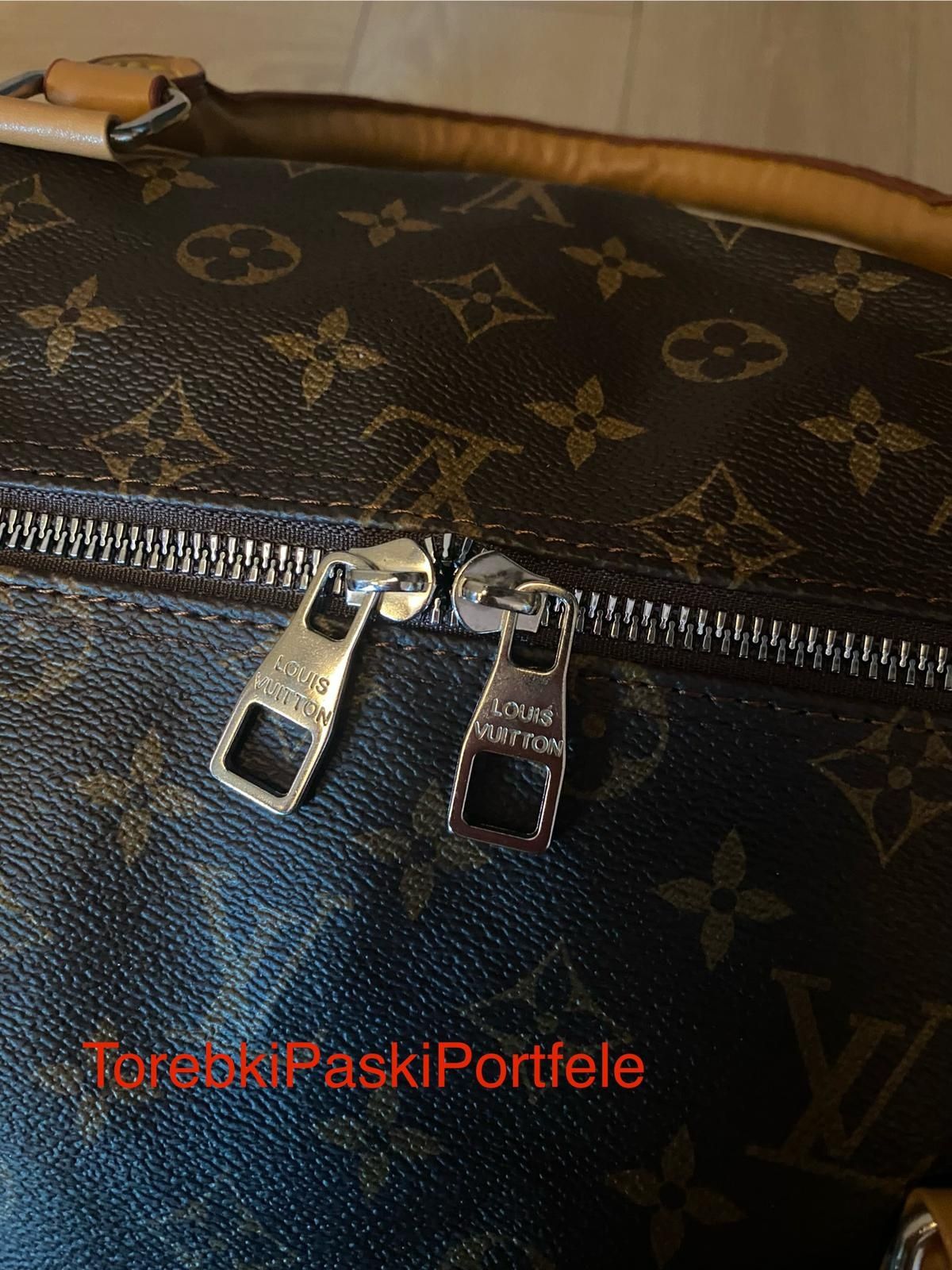 Nowa torba podróżna Louis Vuitton.