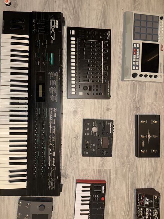 Музыкальные инструменты, пишите насчет любого с фото