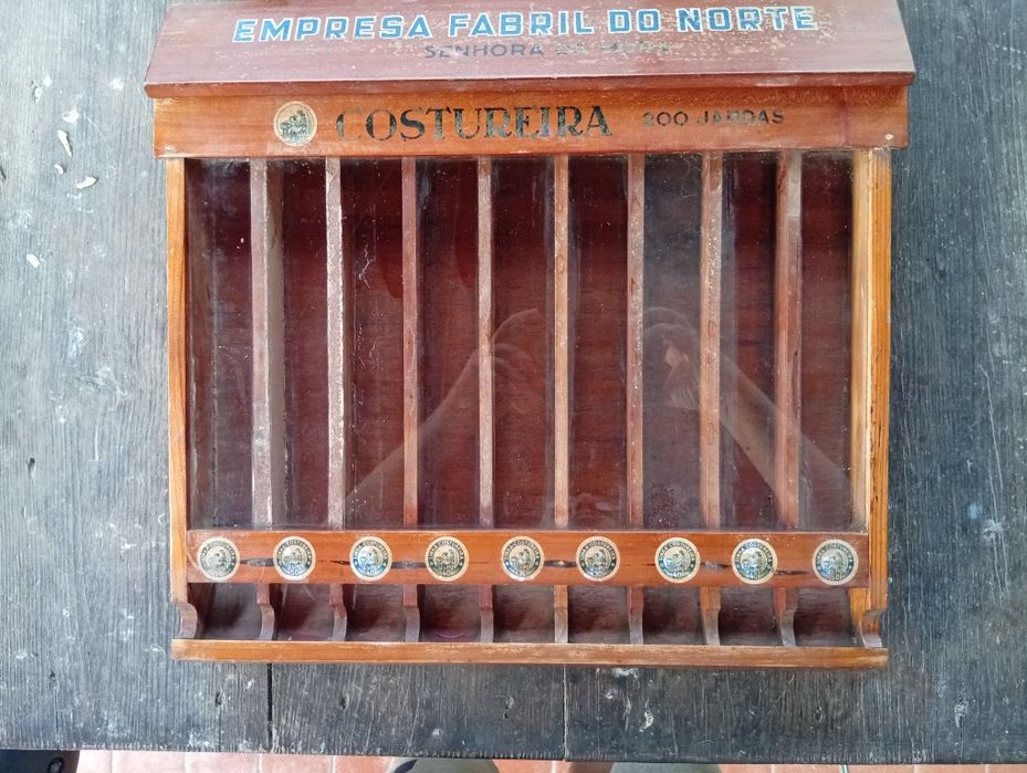Expositor de Retrosaria (Linhas)