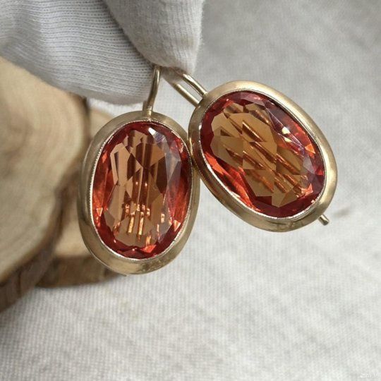 Продам золотое серьги