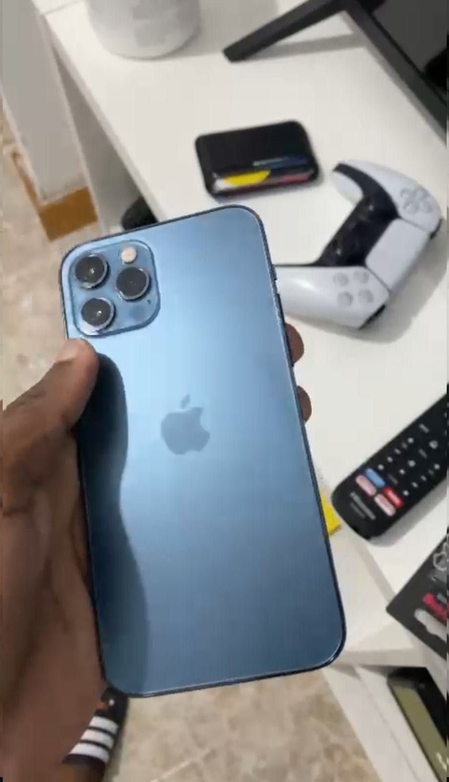 iPhone 12 Pro em perfeita condição