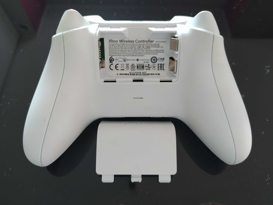 Pad kontroler PC lub Xbox One Series S X Robot White