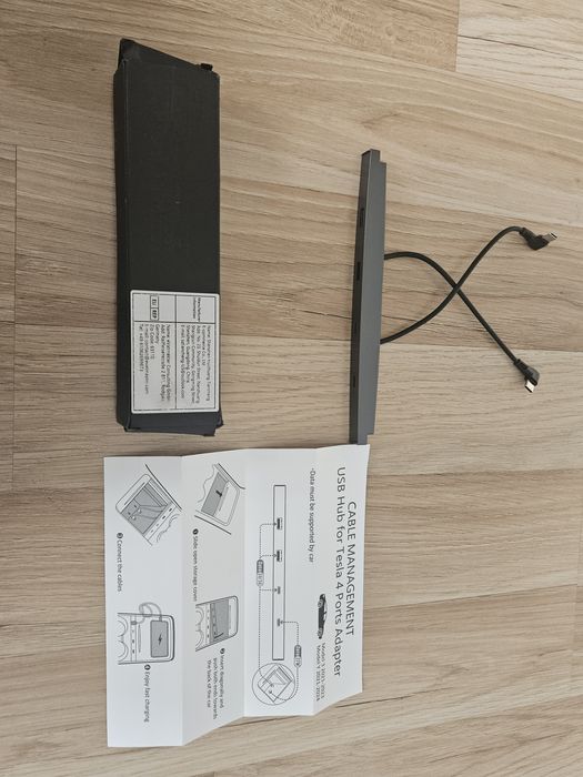 Nowy Hub USB 4 Portowy Adapter do Tesli (Model 3, Model Y)