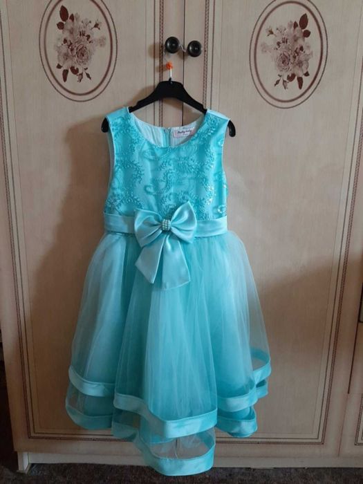Сукня святкова на дівчинку.