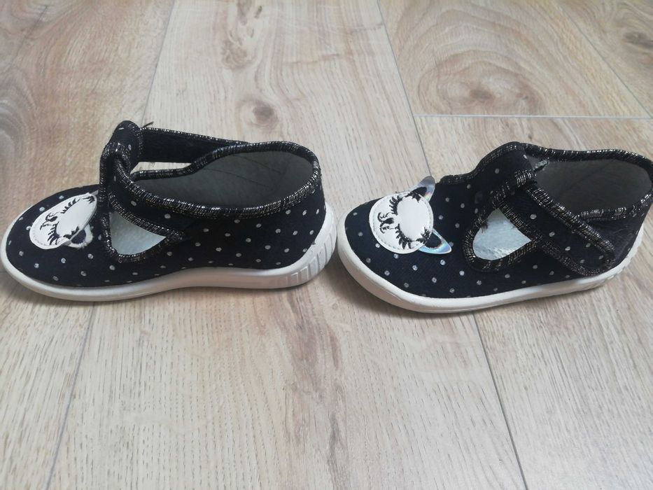 Pantofelki dla dziewczynki rozm. 24