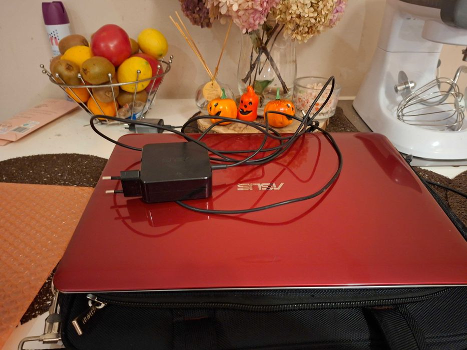 Laptop ASUS X555DG – AMD A10 / 8GB RAM / SSD / Radeon R5 M430