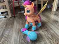 My Little Pony Śpiewająca Sunny na rolkach z mikrofonem