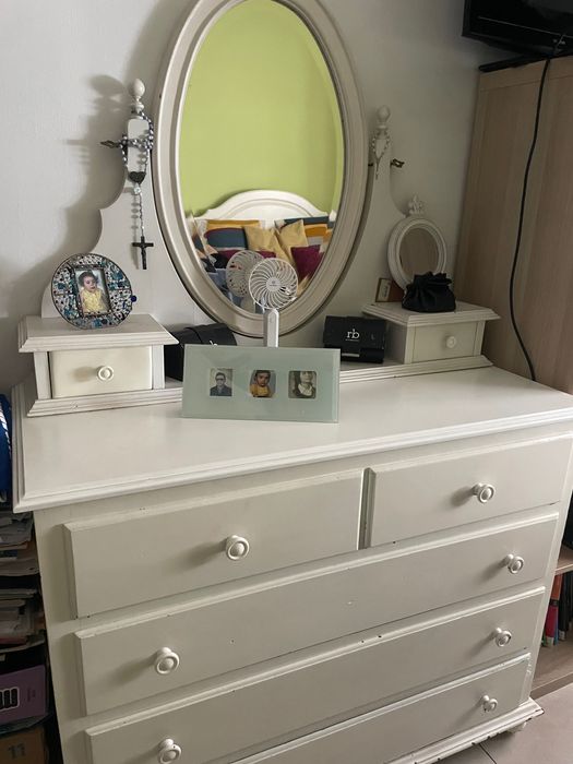 Quarto completo pintado de branco