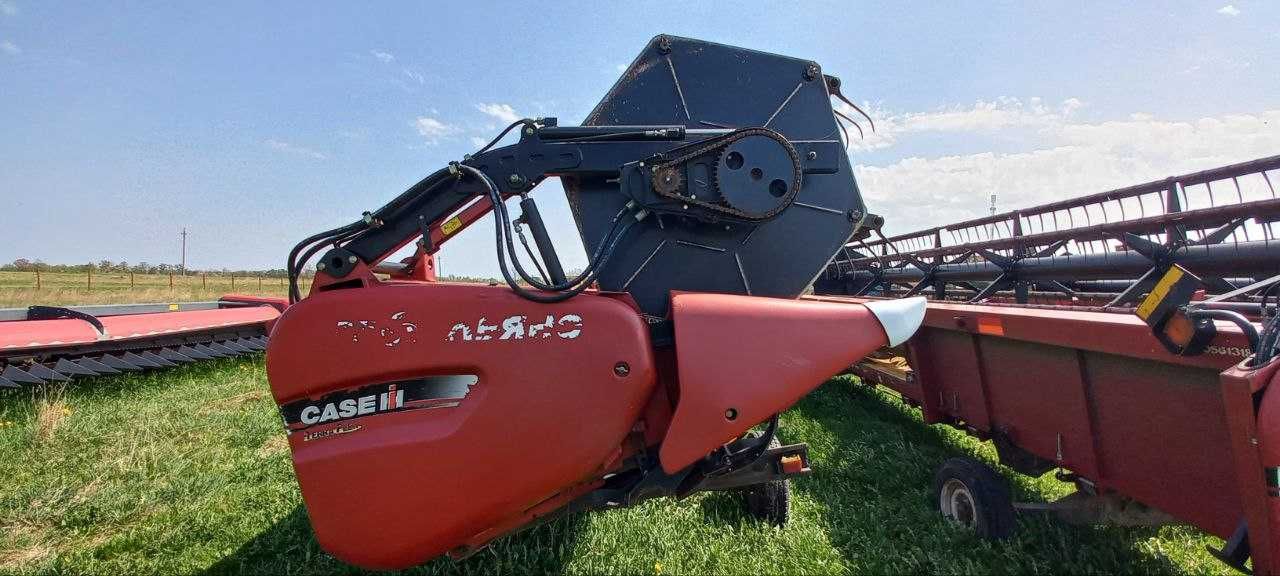 Комбайн Case IH 5140 з жаткою CASE IH 3020 TERRAFLEX (7.6м)