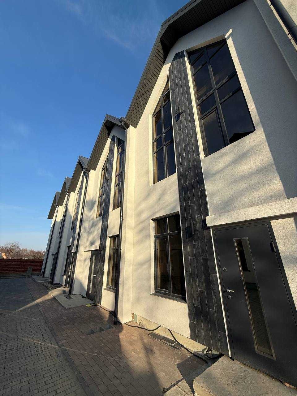 Продаж Таунхаусів в Києві (ТРЦ Республіка)