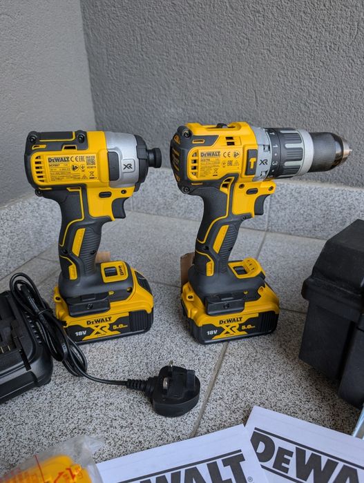 Набір Dewalt DCK266P3 (шурупокрут DCD796 + імпакт DCF887) з Британії