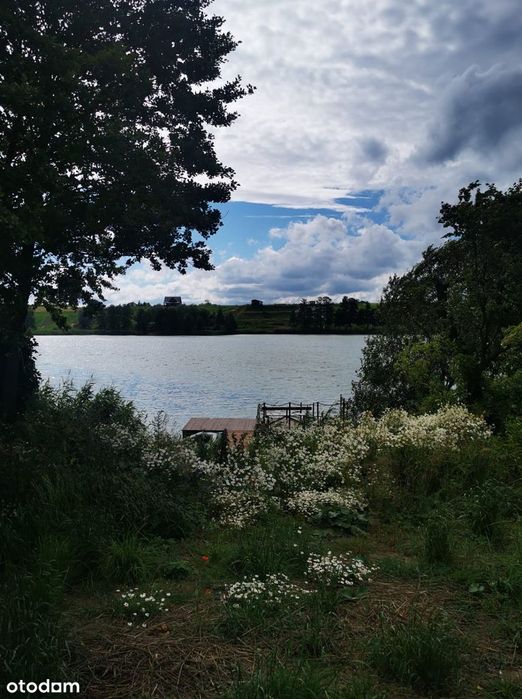Działka z dostępem do jeziora i nasadzeniami