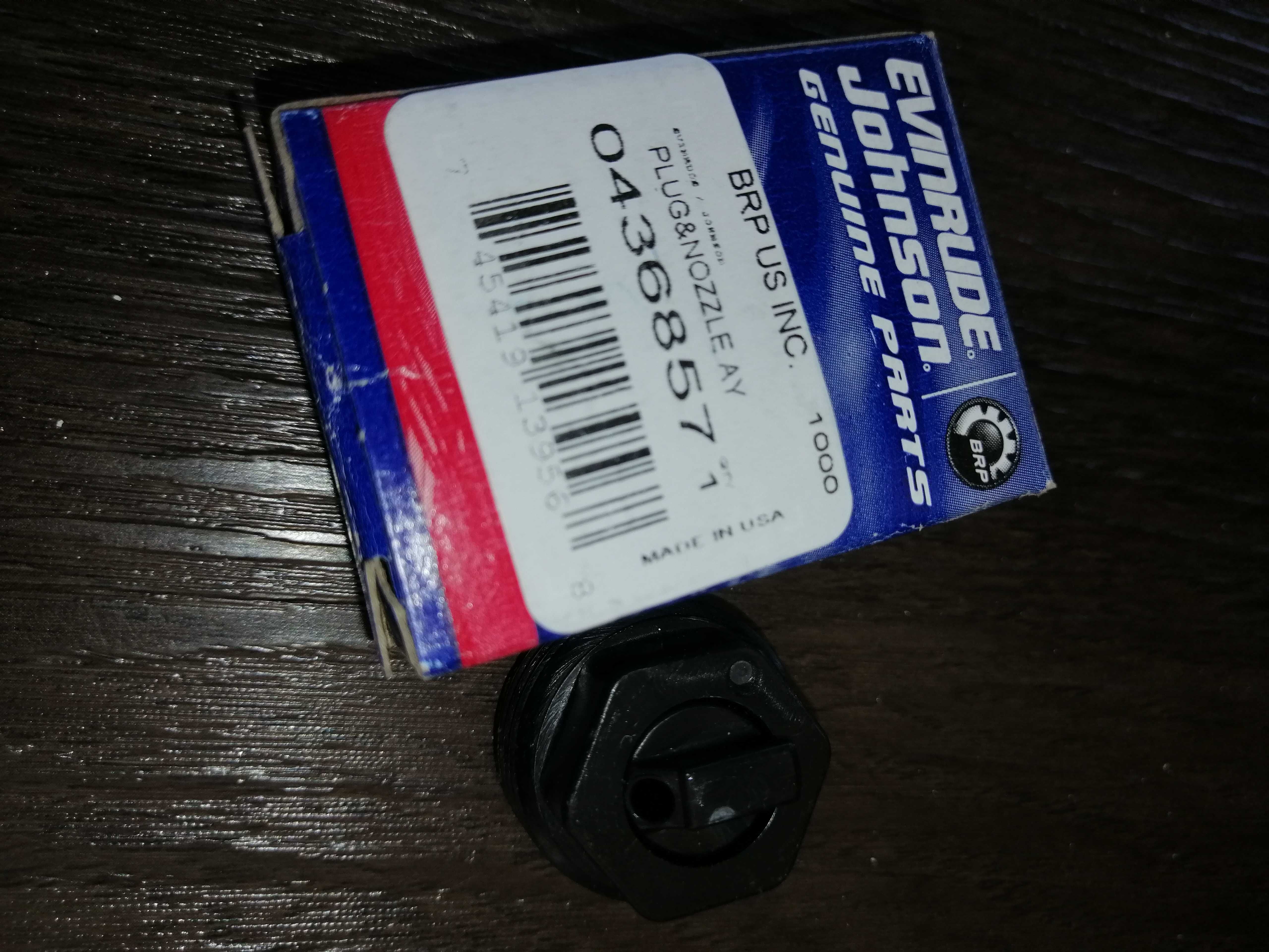 Evinrude -  plug and nozzle assembly