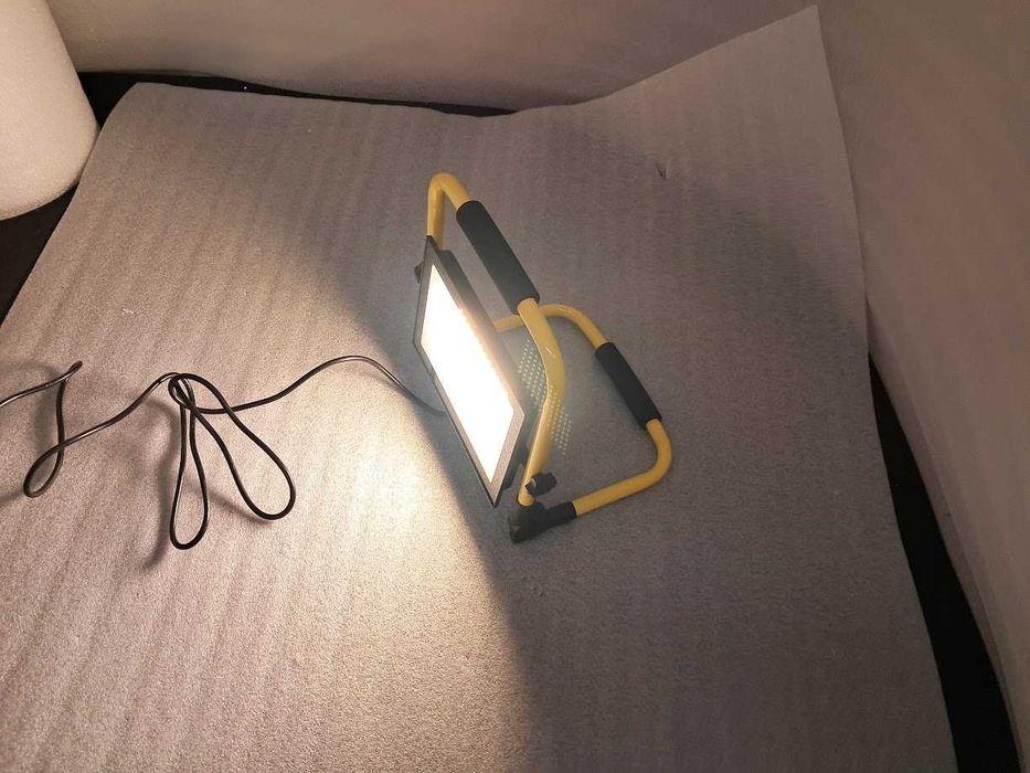 Reflektor budowlany LED 100 W zimny biły IP 66