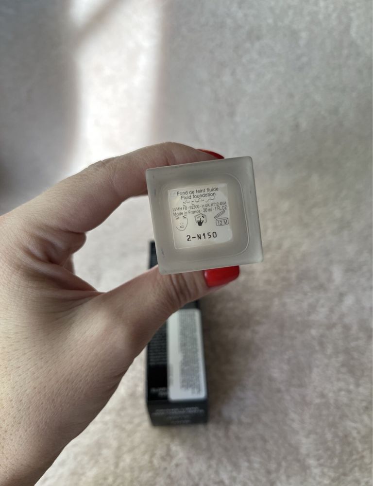 Матуюча тональна основа Prisme libre Givenchy
