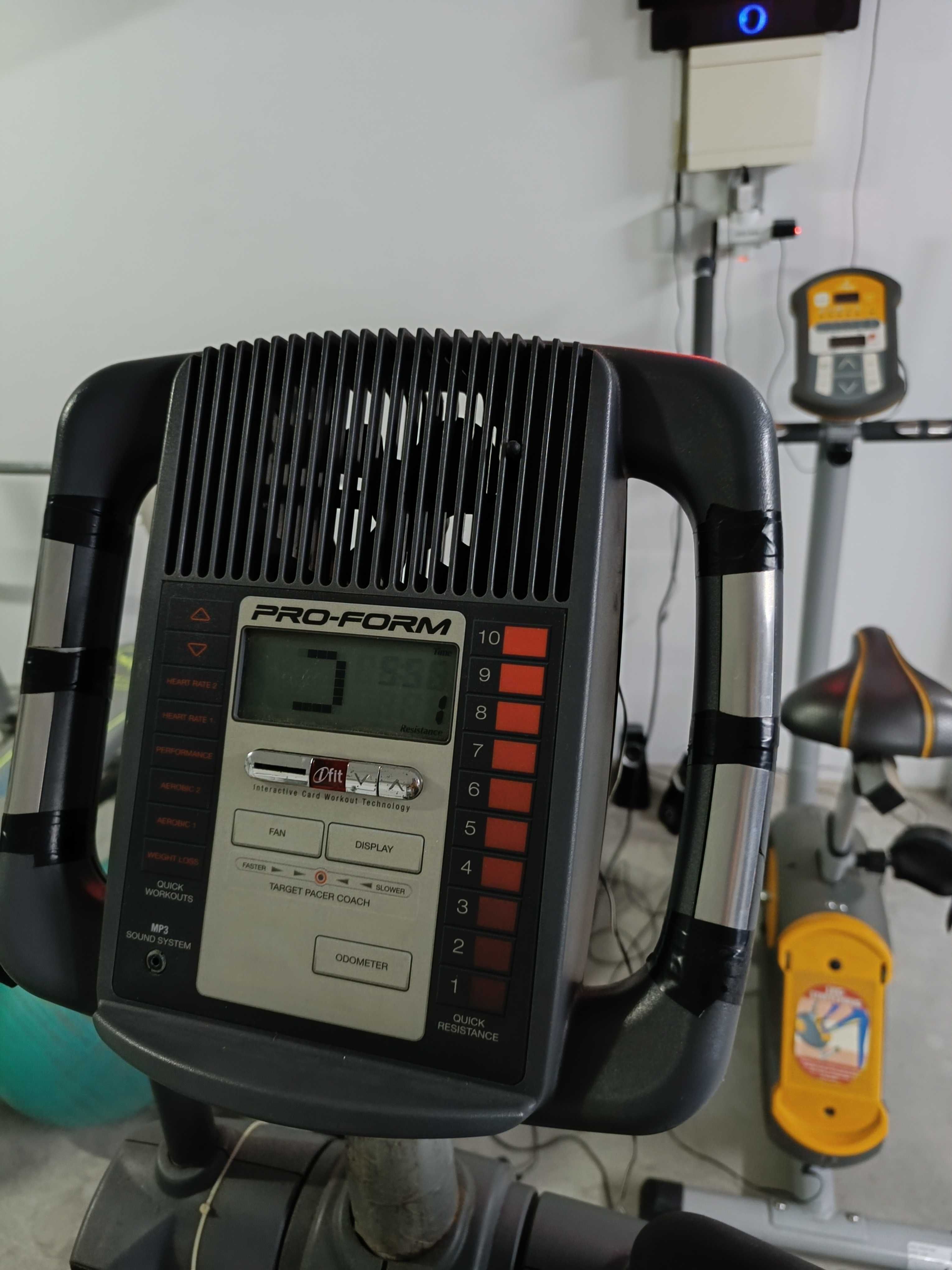 Passadeira Elíptica profissional Pro-form 895 ZLE