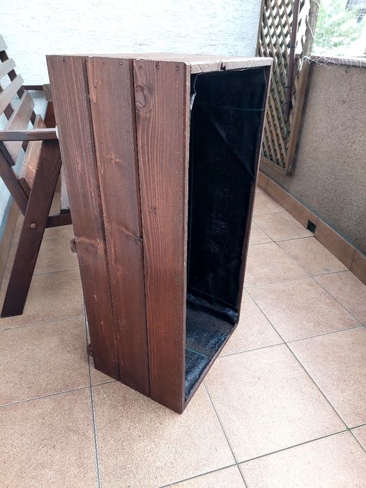 Drewniana donica na balkon, do ogrodu