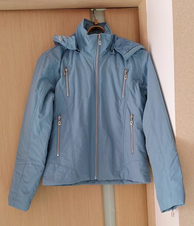 Продам куртку голубого цвета в состоянии новой
