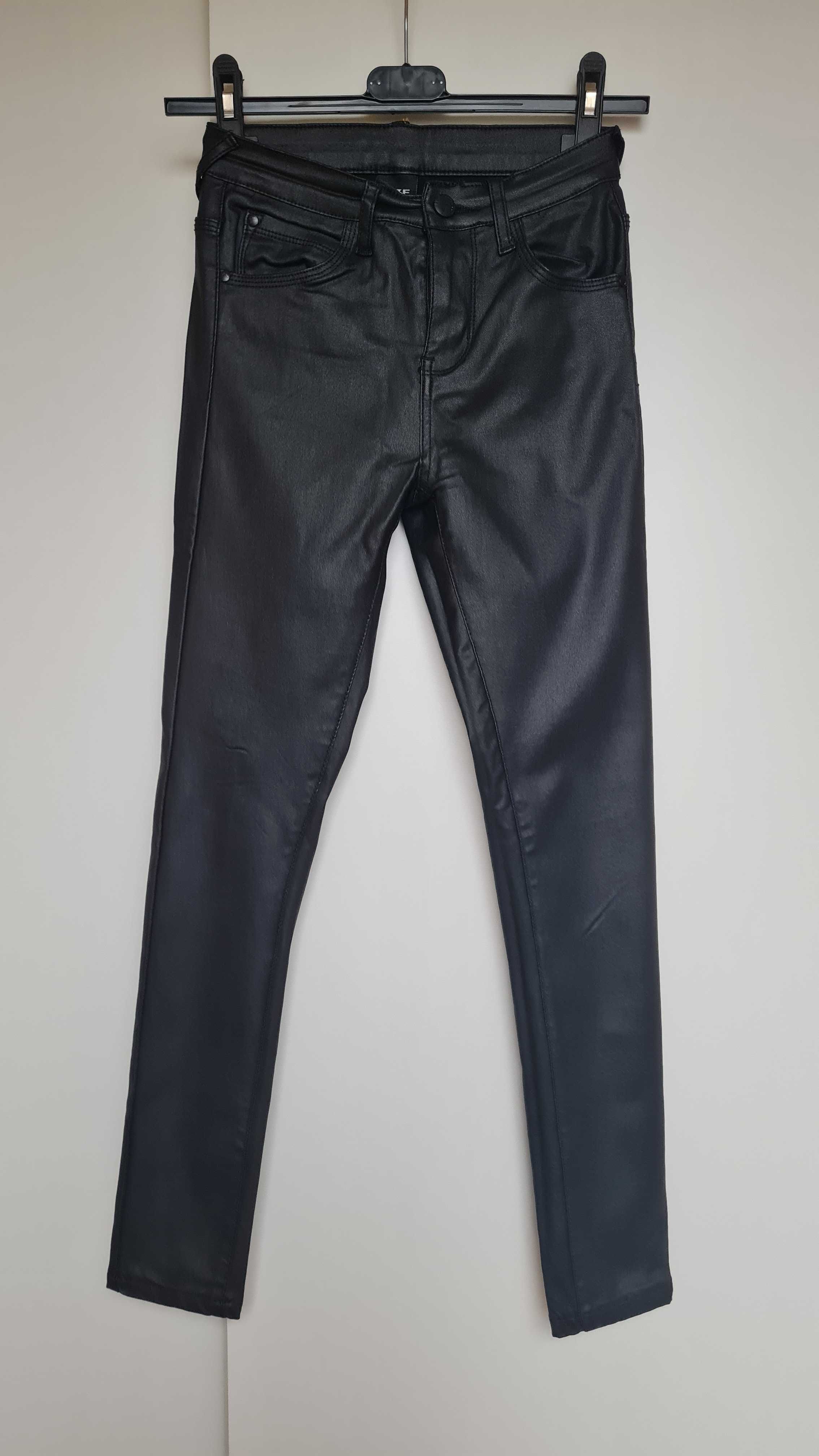 Spodnie woskowane z wysokim stanem Fashion Jeans XS