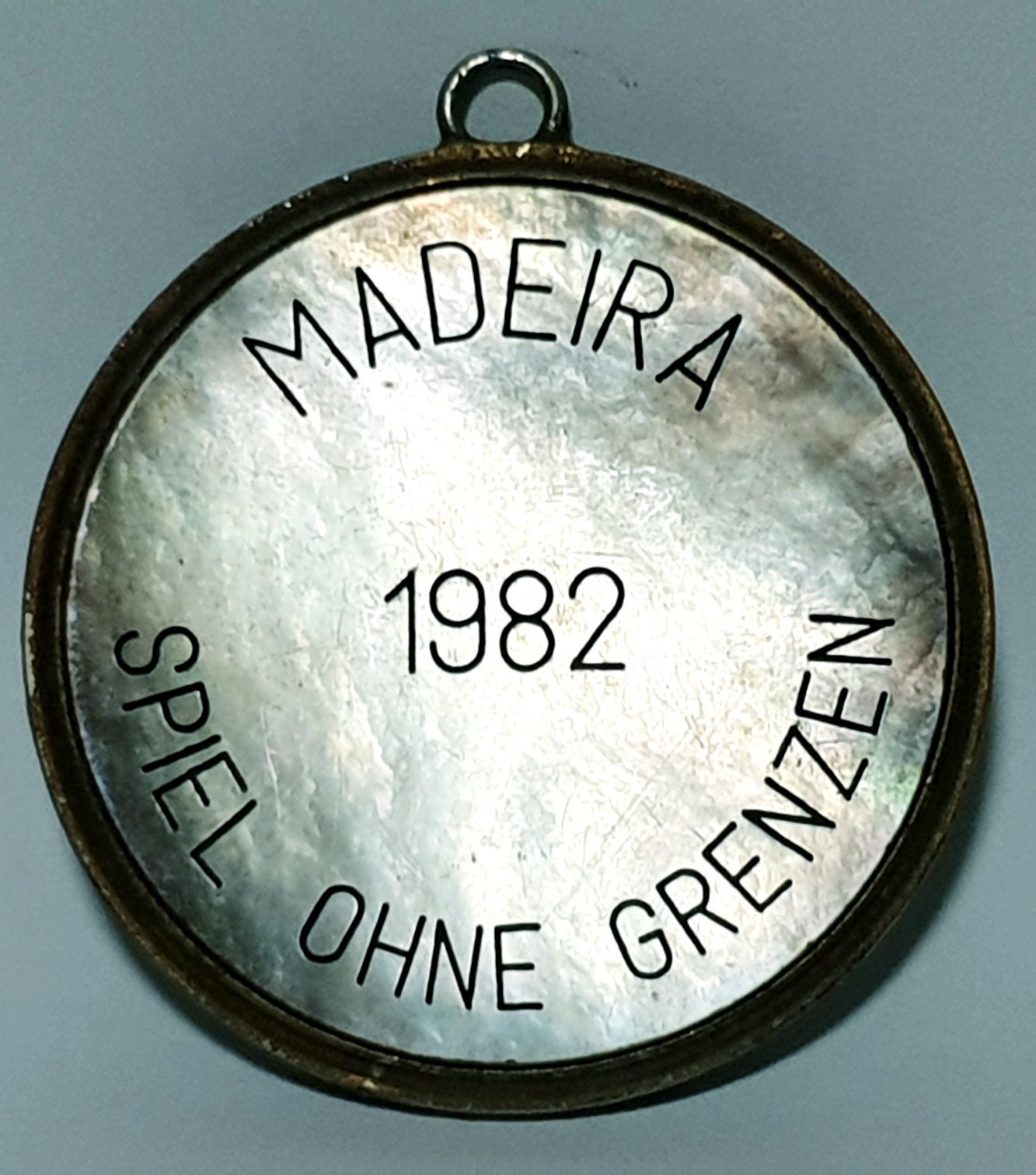 Raro Token/pendente "Madeira 1982 Spiel ohne Grenzen" Madrepérola