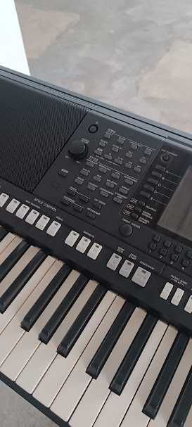 Yamaha PSR S-750