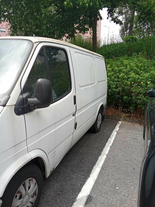 Vendo Ford Transit Muito Bem Estimada Sem Nada A Fazer