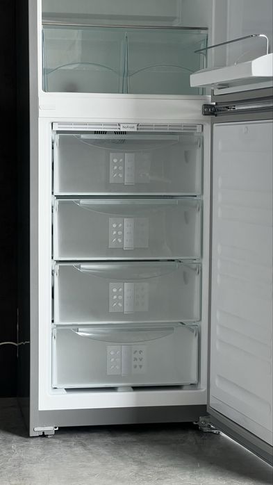 Холодильник Liebherr CUNesf3933 NoFrost LED