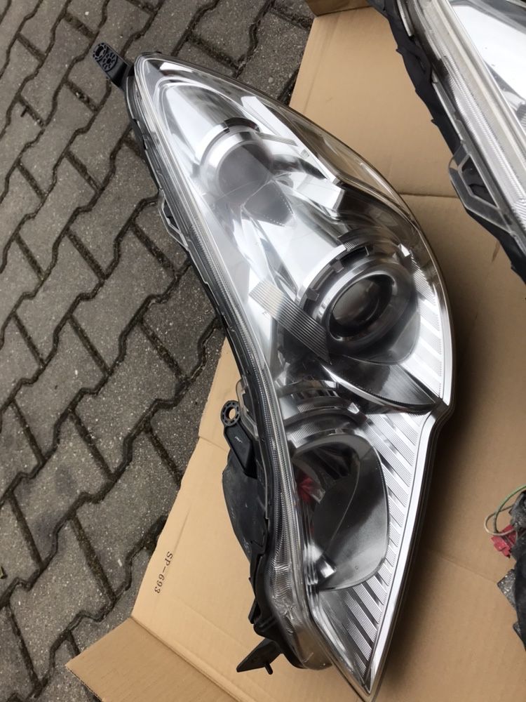 Lampa xenon Subaru Outback Legacy