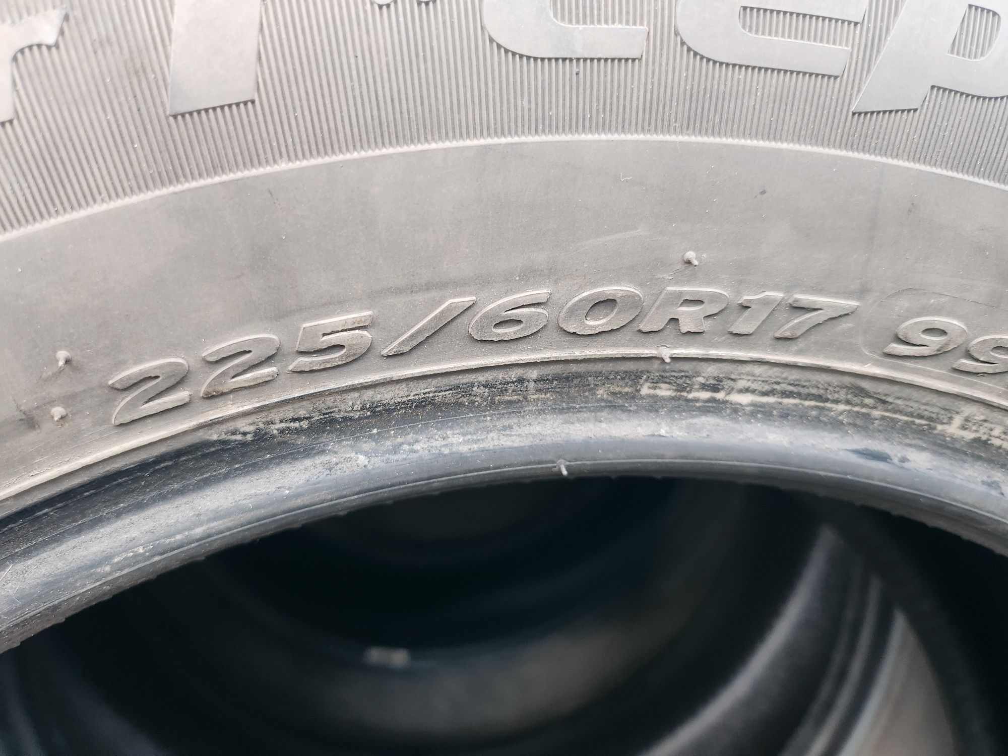 Komplet opon Hankook 225/60/17