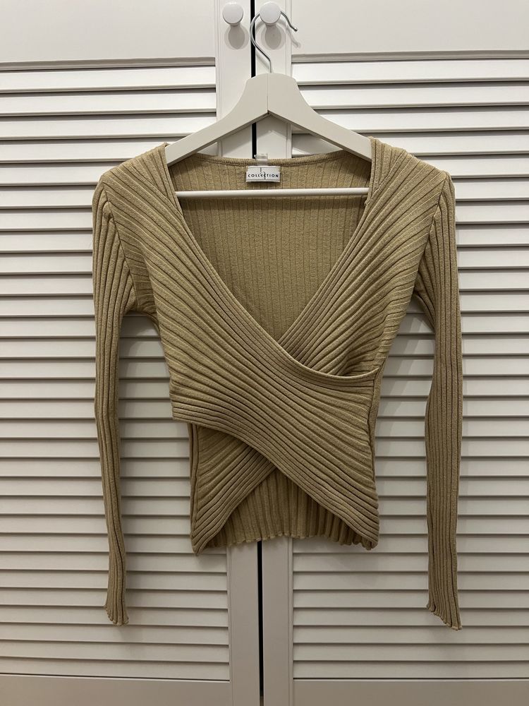 Sweter na zakladke z dekoltem S vintage piaskowy bezowy y2k