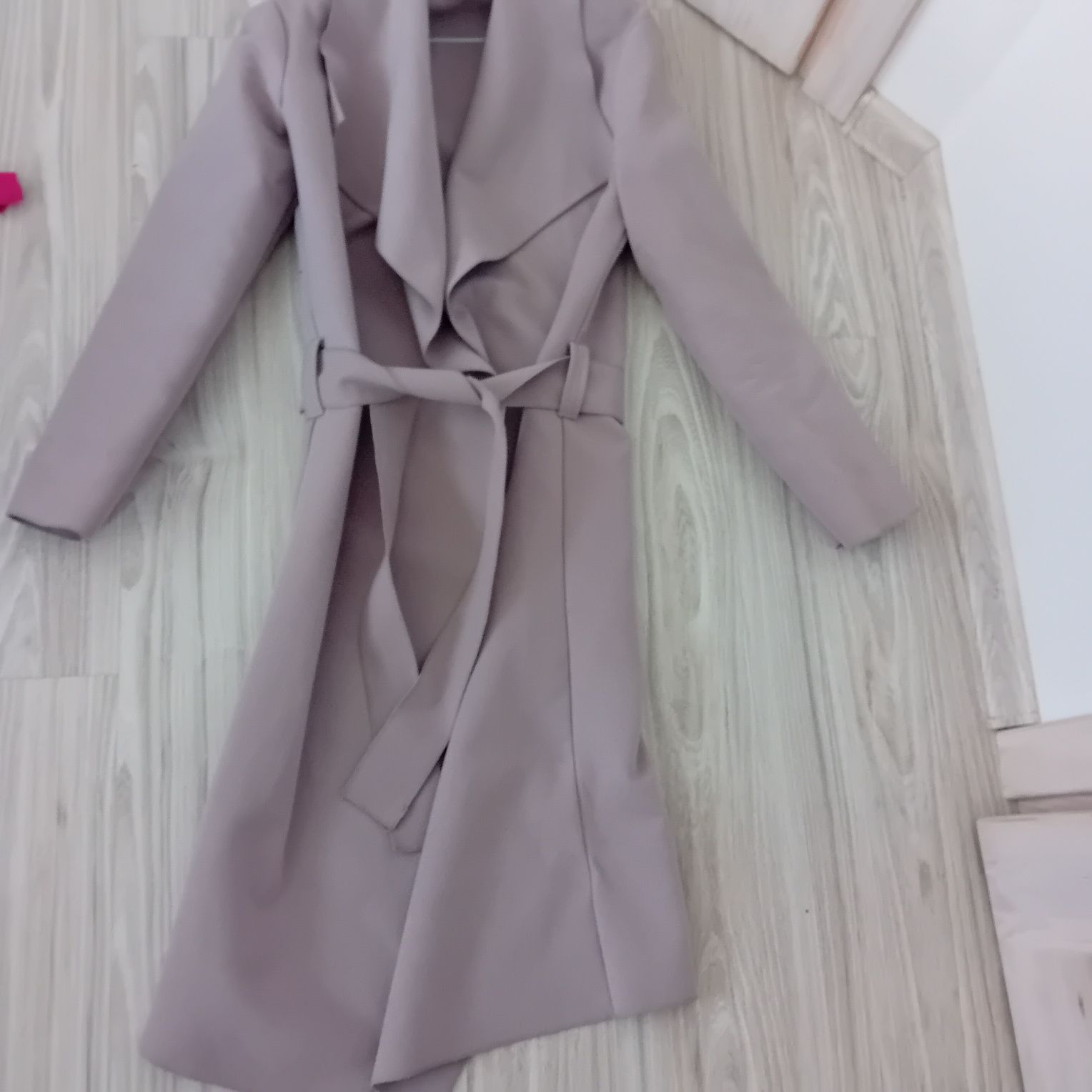 Beżowy płaszczyk wiosenny elegancki S