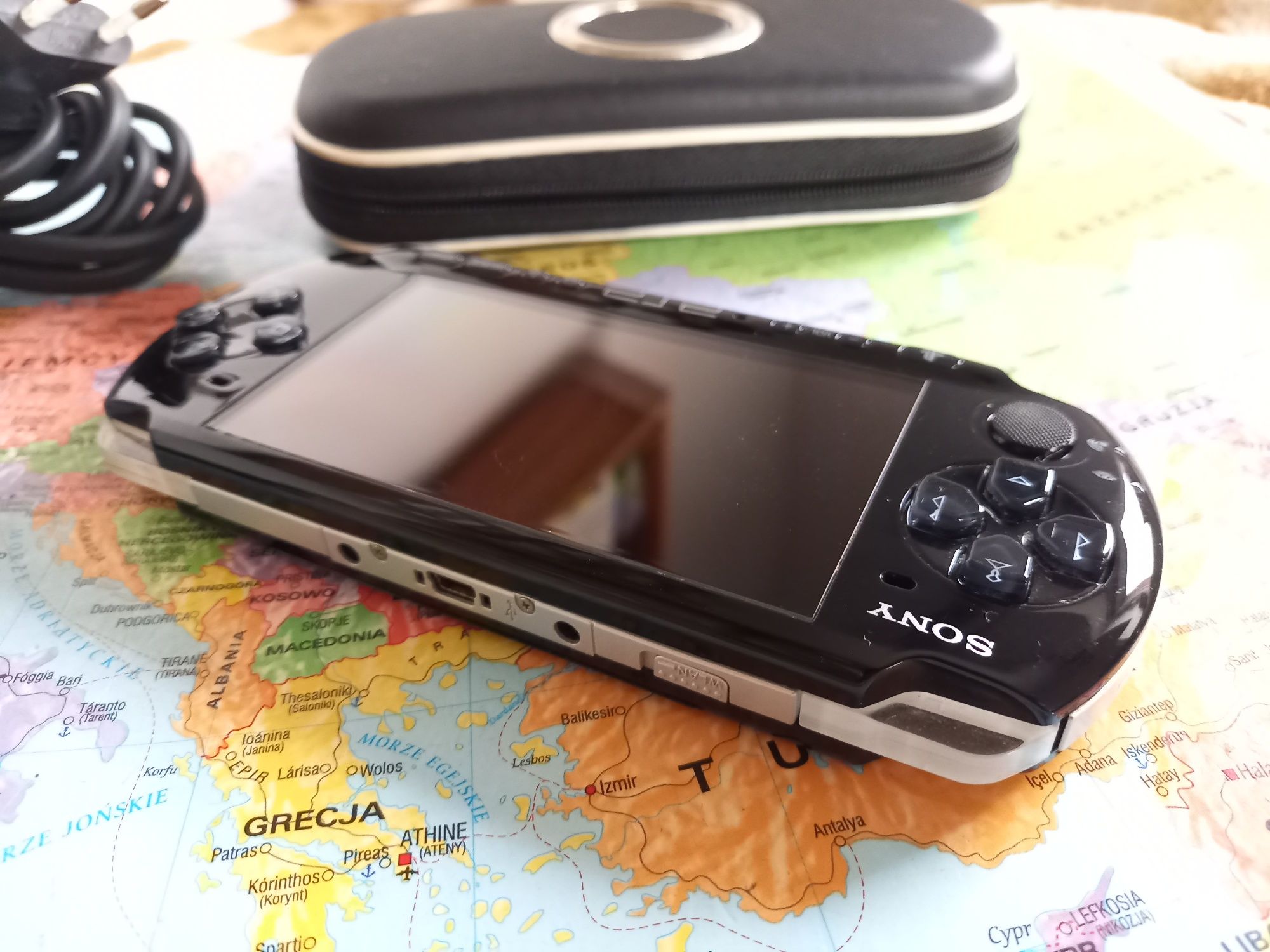 Konsola Sony psp 3004 piano black 4gb 20 gier