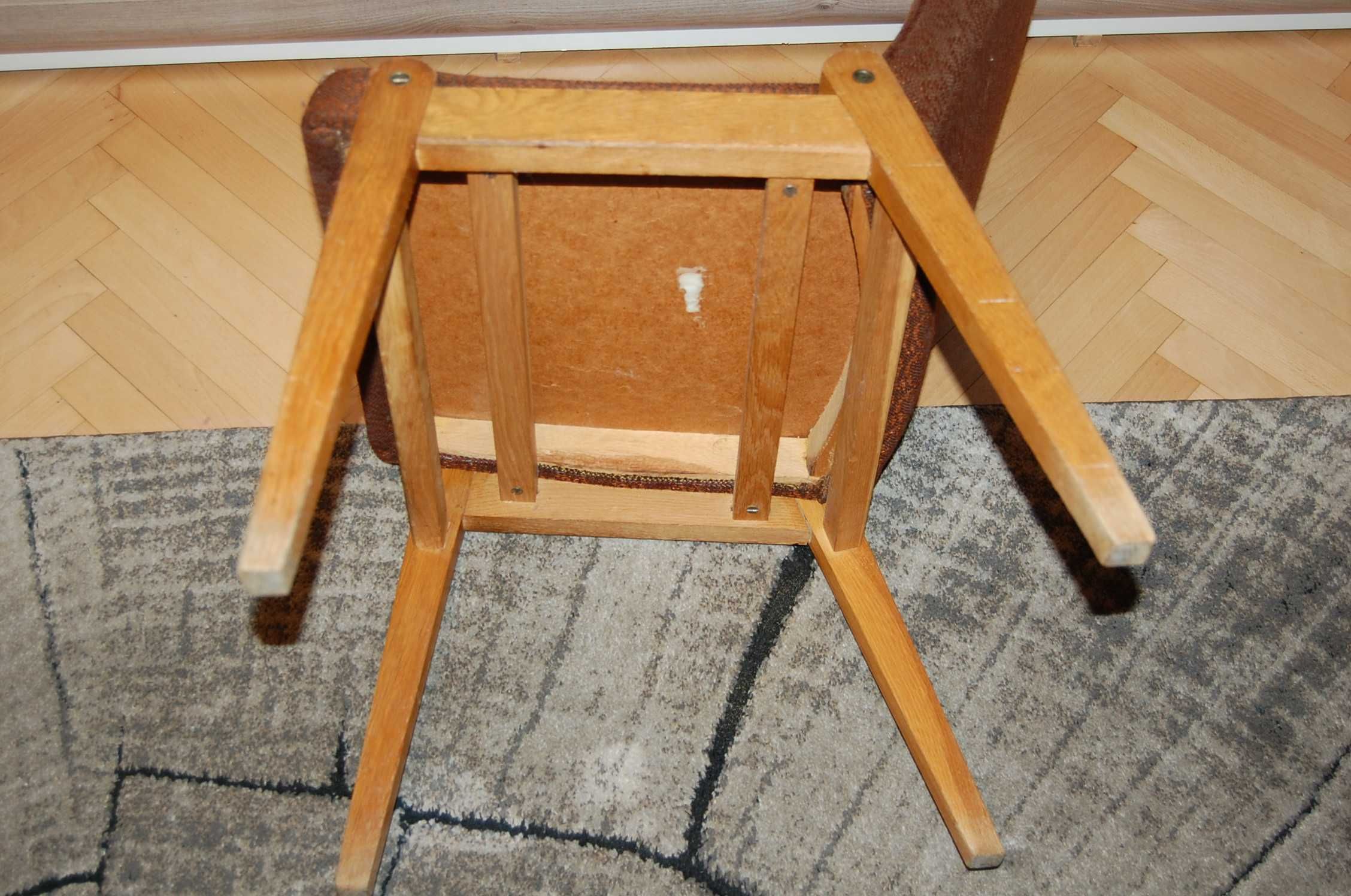Krzesło tapicerowane Aga typ 200-120, proj. J. Chierowski