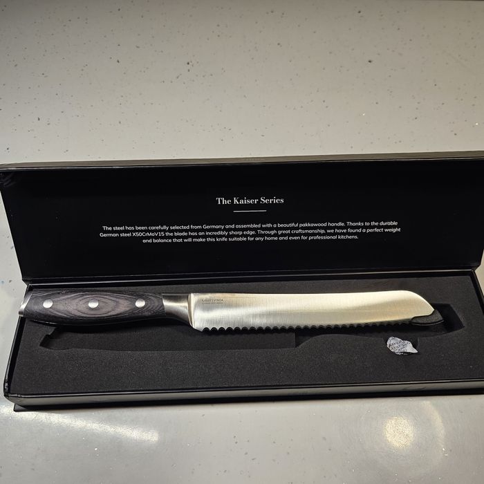 Nóż do chleba VINGA Kaiser