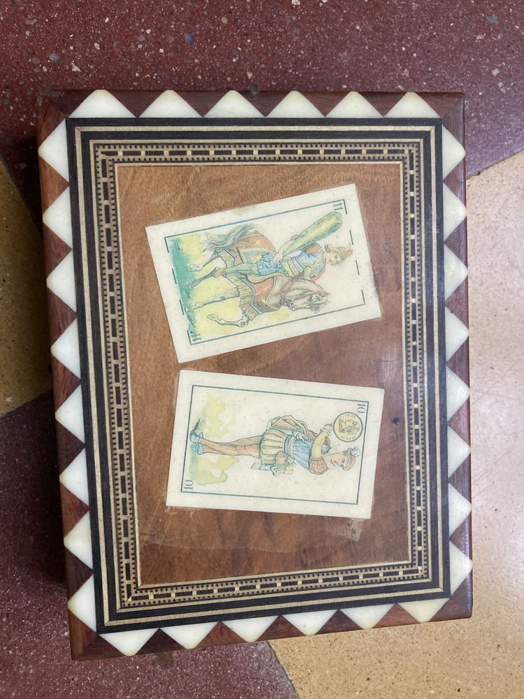 Caixa decorativa para cartas muito antiga