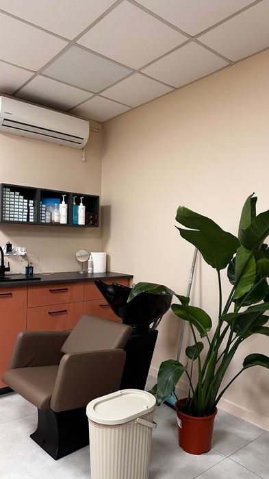 Stanowisko fryzjerskie do wynajęcia