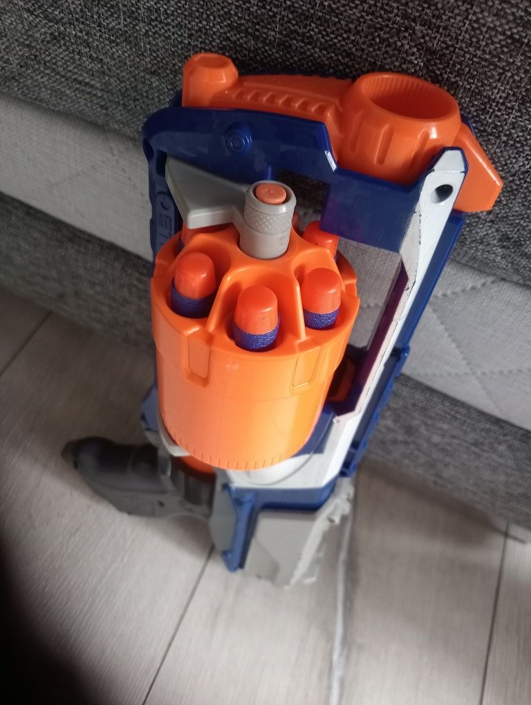 Pistolet NERF strongarm