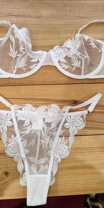 Сексуальное белье вышивка,нежное прикосновеник 2 разных комплекта