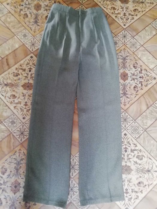 Гарний якісний жіночий костюм трійка р 38