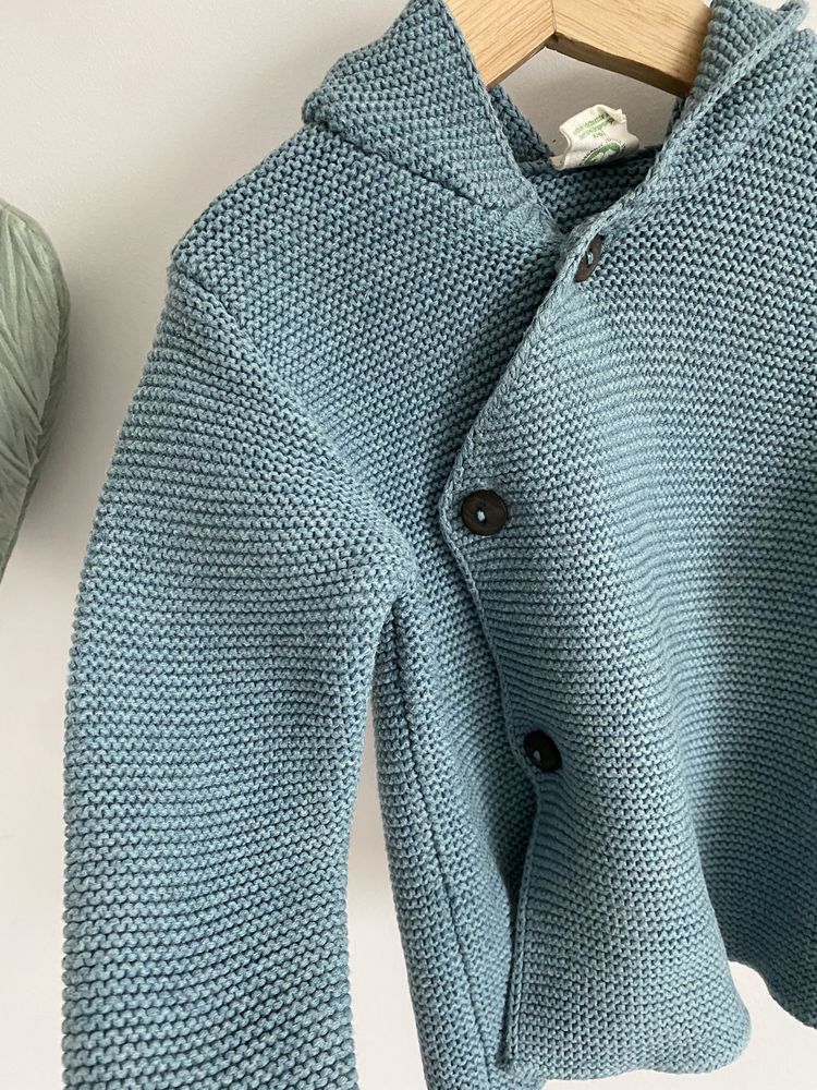 Sweter puri 68 turkusowy na guziki kaptur pomponik jak newbie