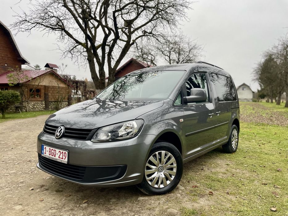 Свіжопригнаний кадді,7 місць