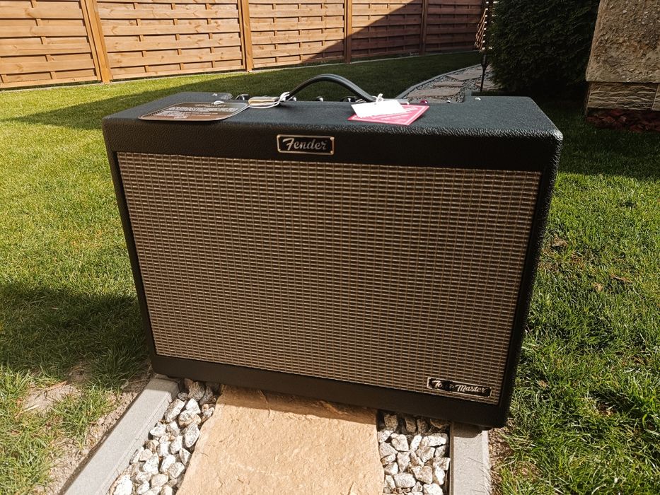 Fender FR 12 kolumna aktywna