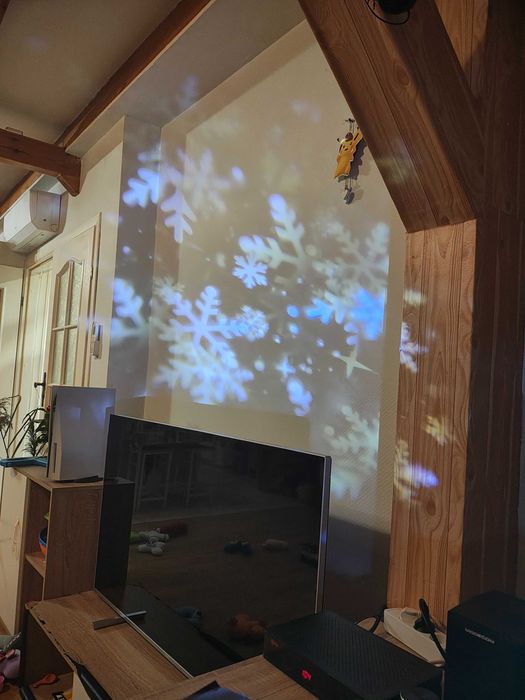 HIT – świąteczny projektor śnieżynek, całkowicie nowy na USB