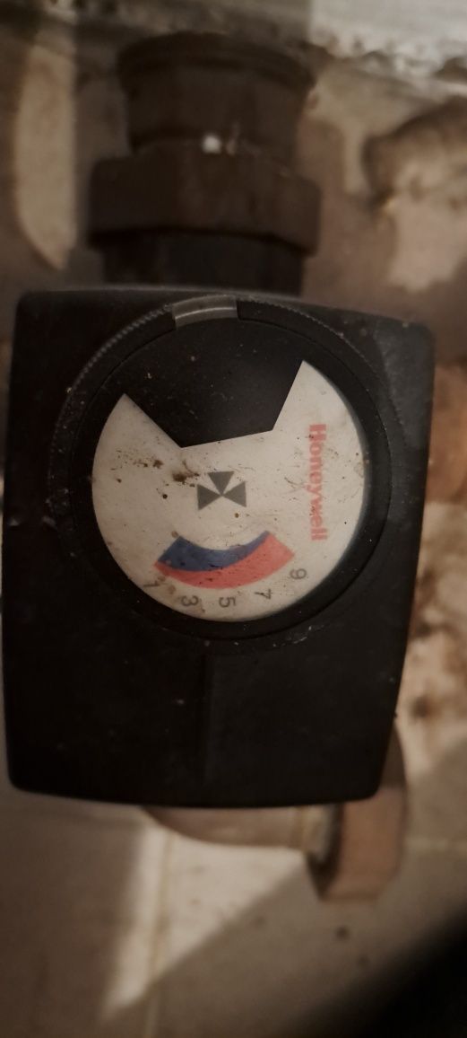 Zawór mieszający V5433A1031 DN20 i siłownik M6063L1009