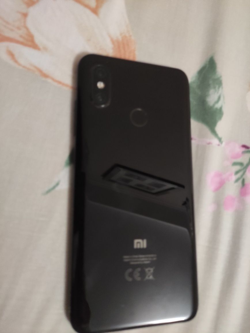 Продам Xiaomi Mi-8__6-128 GB.

Комплект на фото:

Коробка, телефон, до