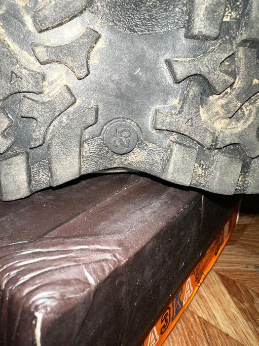 Взуття дитяче в гарному стані