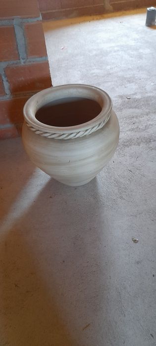 Vendo duas floreiras com 45cm de diâmetro