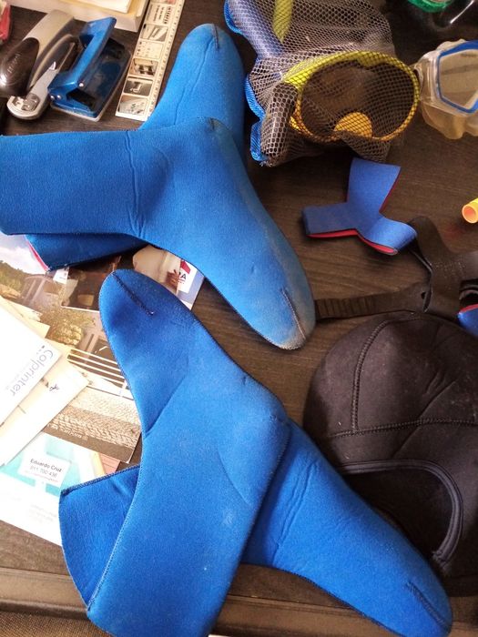 Diverso material mergulho óculos tubo meias gorro faca